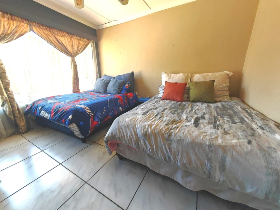 5 Bedroom Property for Sale in Pellissier Free State